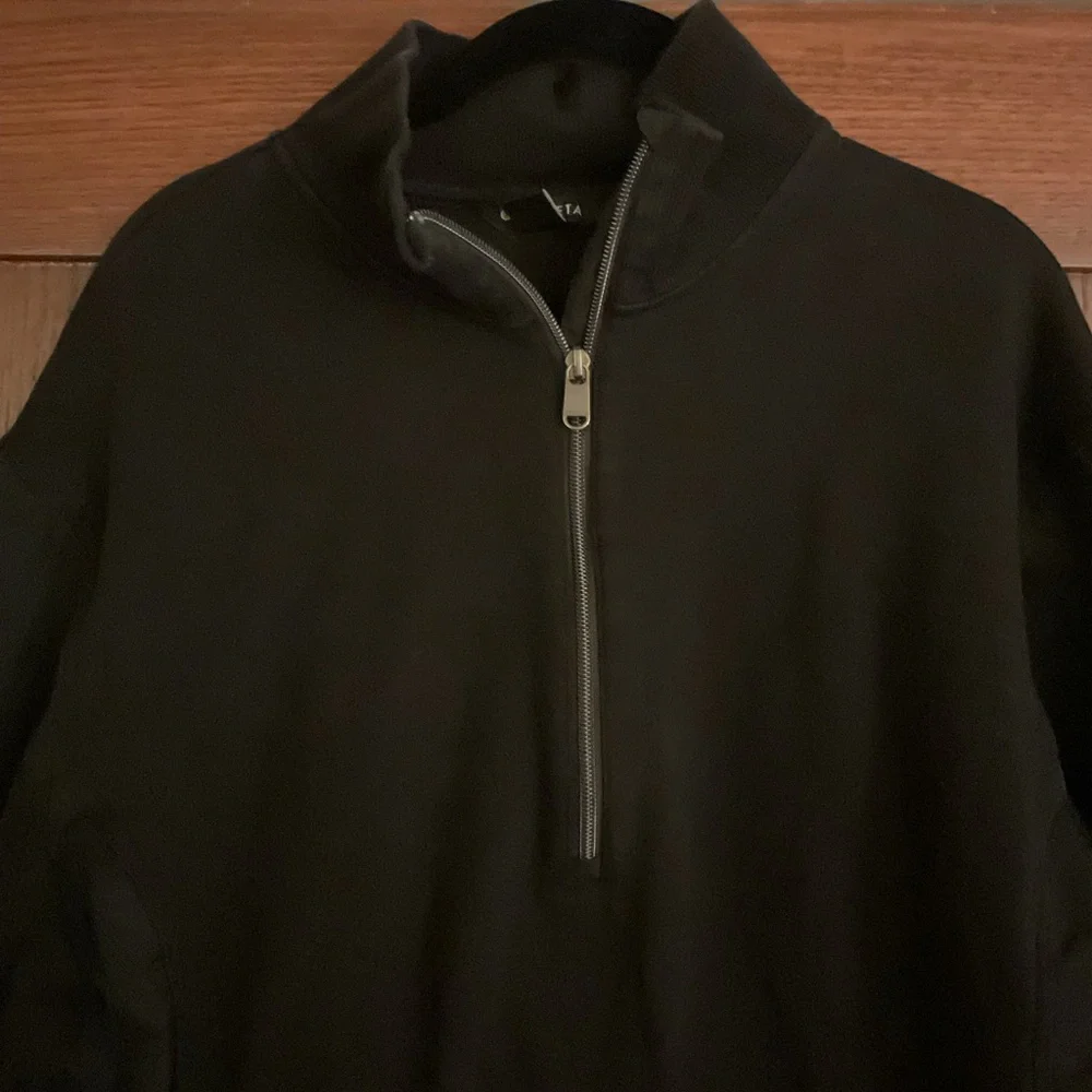 Athleta All-Black Two-Tone Mixed Media 1/2 Zip Pullover – Size Large